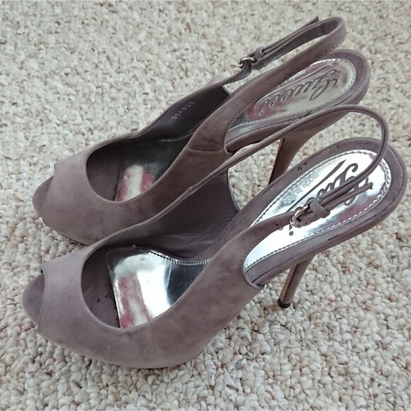 Gucci gray suede heels with buckle strap size 37.5 - Picture 3 of 9